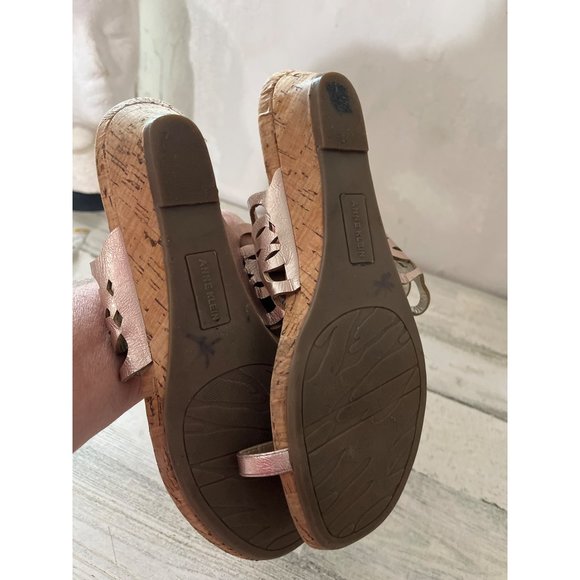 Anne Klein woman’s pink toe sandal with cork like wedge heel size 8 - Picture 4 of 5